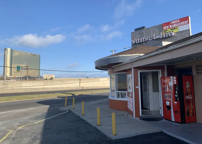 Sunset Inn (Adults Only)